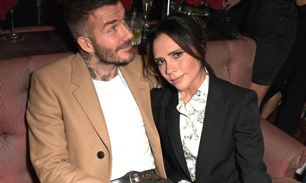 La divertida 'pelea' de David y Victoria Beckham por controlar al duende navideño de su casa