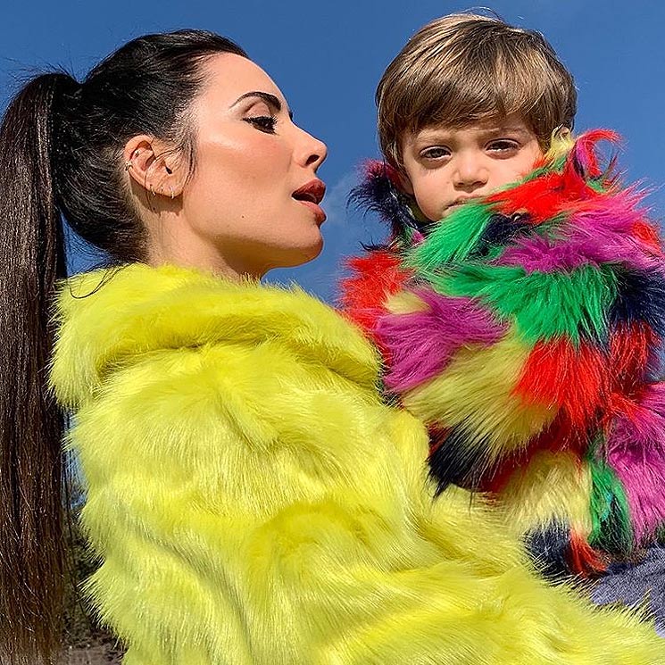 ¡A todo color! Pilar Rubio demuestra que su hijo Álex es todo un icono 'fashion'