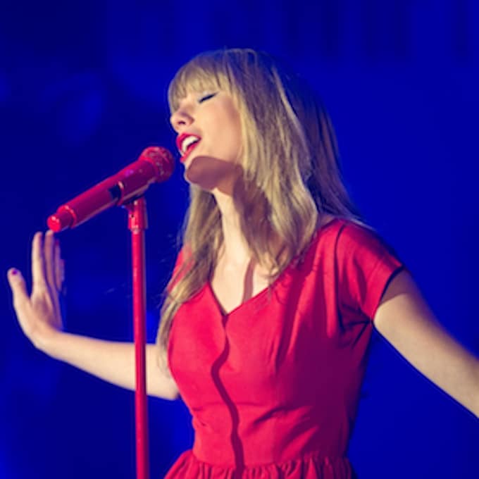 ¡La ternura hecha villancico! Taylor Swift canta a la Navidad con imágenes de su propia infancia
