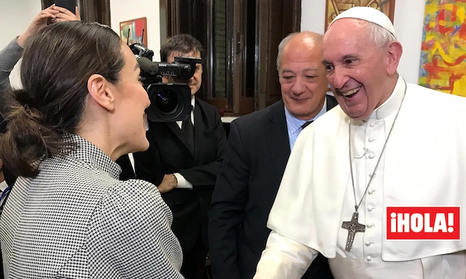 tamara falco con el papa en el vaticano