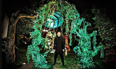 De cuento de hadas: el increíble jardín de Navidad que Miguel Bosé ha instalado en su casa de México
