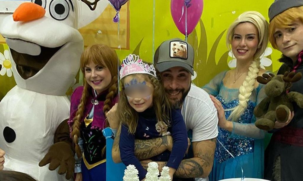 Ana Rivera, una pequeña princesa bailando en su cumpleaños con Elsa (de 'Frozen')