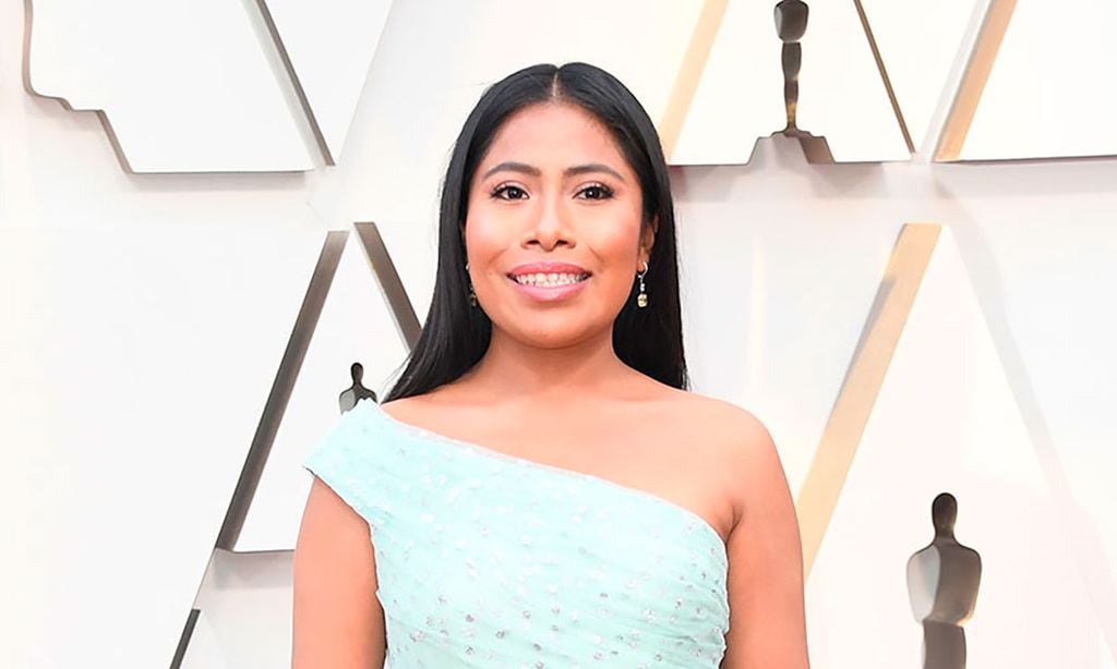Una serenata, un ramo de rosas y la frase 'Te amo', las pruebas de que Yalitza Aparicio podría estar enamorada