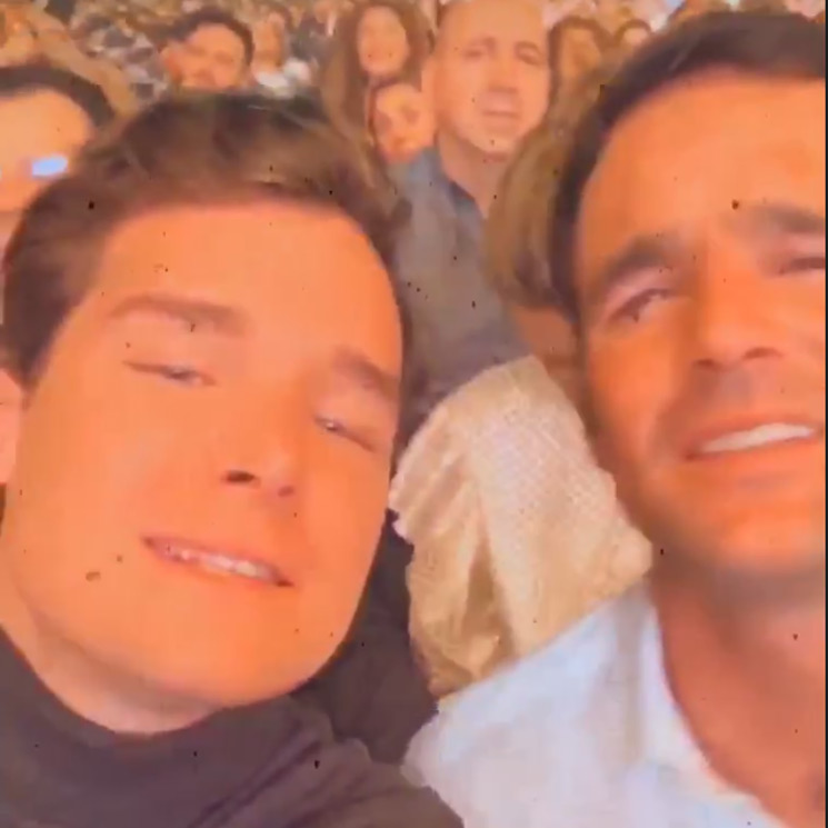 José Bono Jr y Aitor Gómez se divierten en familia durante el concierto de Raphael 