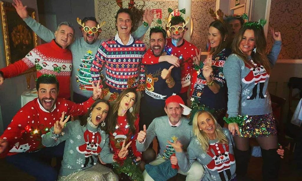 Amigo invisible y ' ugly sweaters', la divertida comida de Paula Echevarria y Miguel Torres con sus amigos