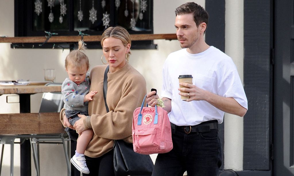 Sonriente, en familia y luciendo anillo: primeras imágenes de Hilary Duff tras su matrimonio