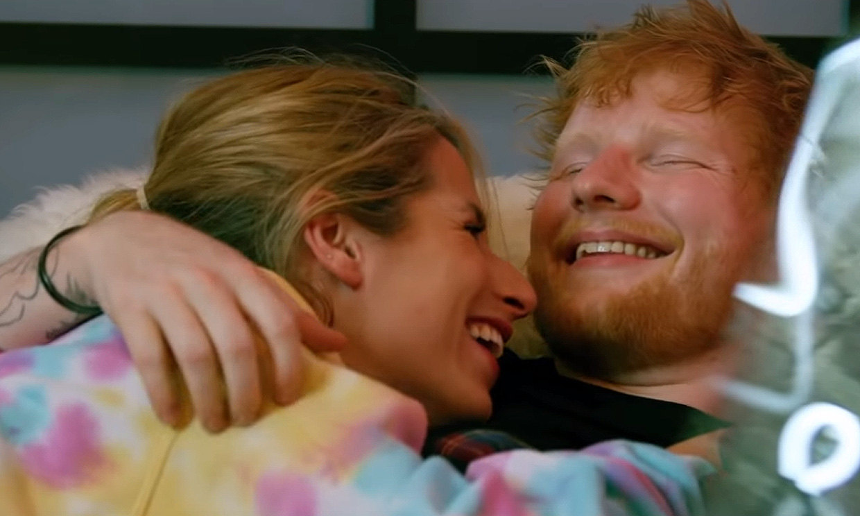 Ed Sheeran y su mujer protagonizan su primer videoclip juntos y desvelan la fecha real de su boda