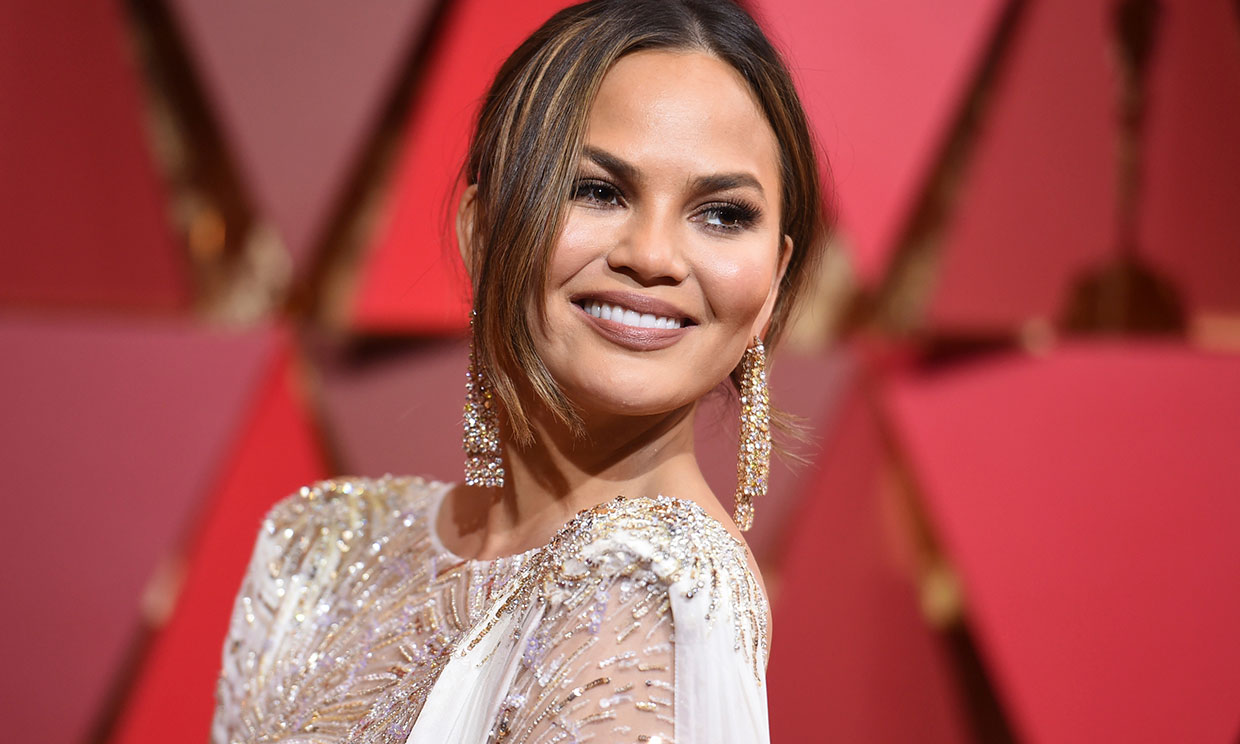 El divertido look navideño de Chrissy Teigen con el que no podrás parar de reír