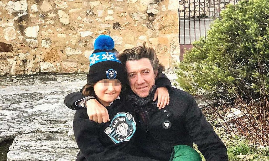 Colate disfruta de la Navidad en Pedraza junto a su hijo y su sobrino Roscón ¡más bailón que nunca!