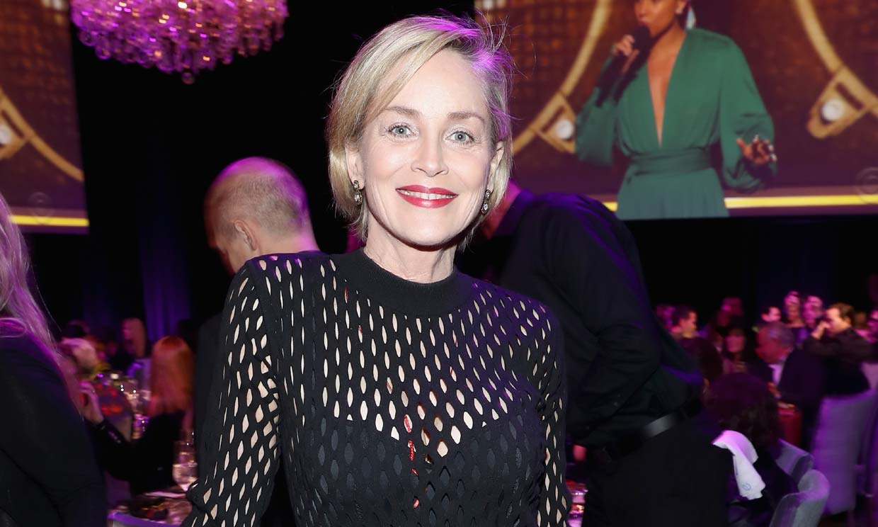 Una aplicación de citas bloquea el perfil de Sharon Stone tras creer que era un 'fake'