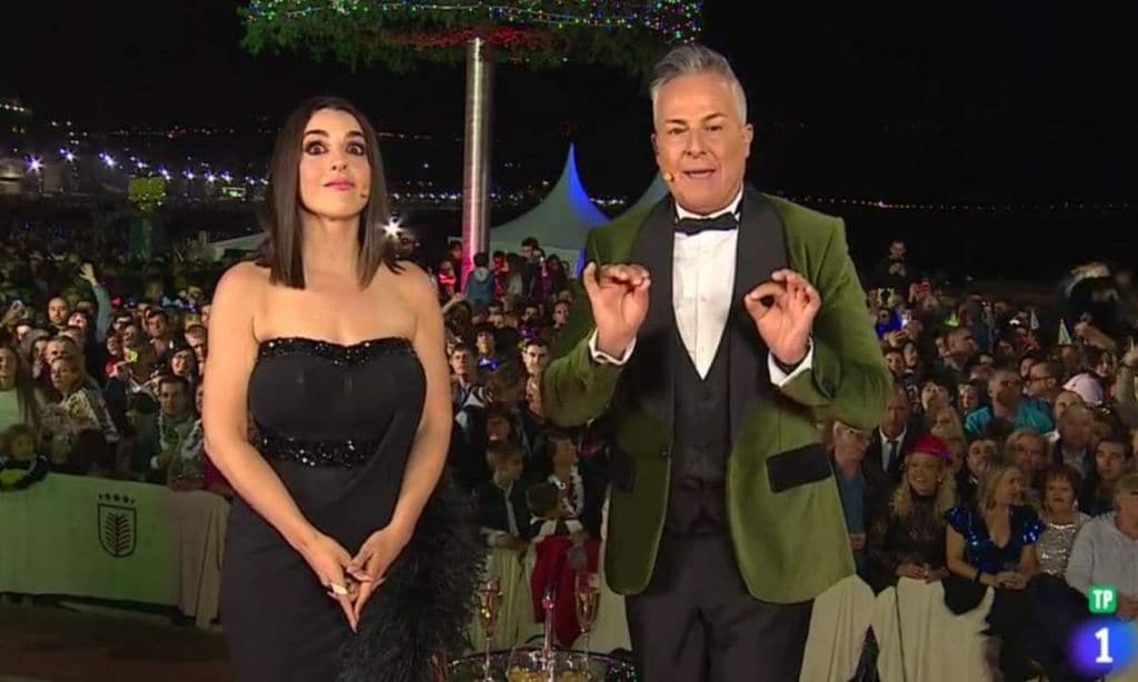 Roberto Herrera y Ruth Lorenzo protagonizan la anécdota durante la retransmisión de las Campanadas en Canarias