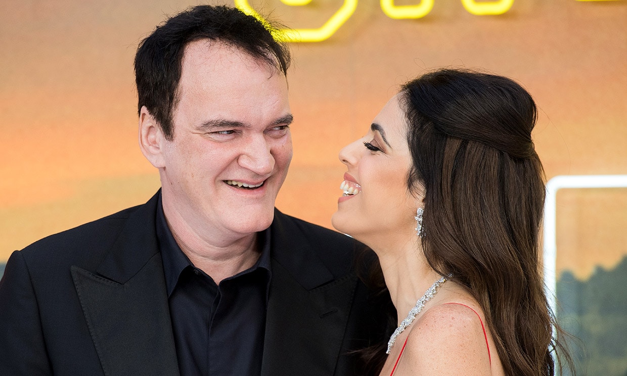 Quentin Tarantino le dedica su Globo de Oro a su mujer y su futuro primer hijo