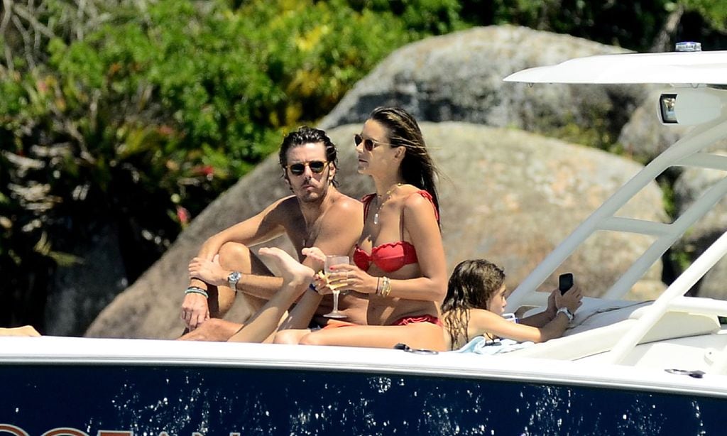 Las románticas vacaciones de Alessandra Ambrosio en Brasil