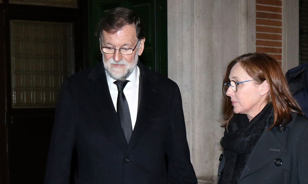 Mariano Rajoy, arropado por numerosos compañeros de partido en el funeral de su hermana