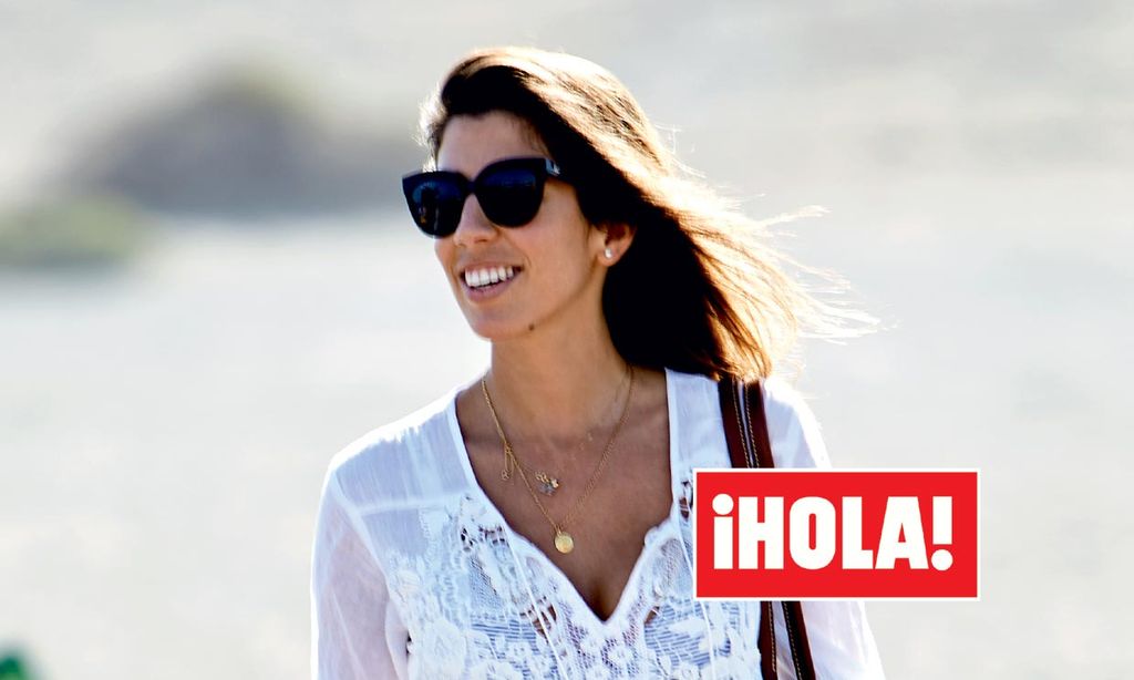 En ¡HOLA!, las imágenes exclusivas de Karelys Rodríguez en la playa de Tenerife