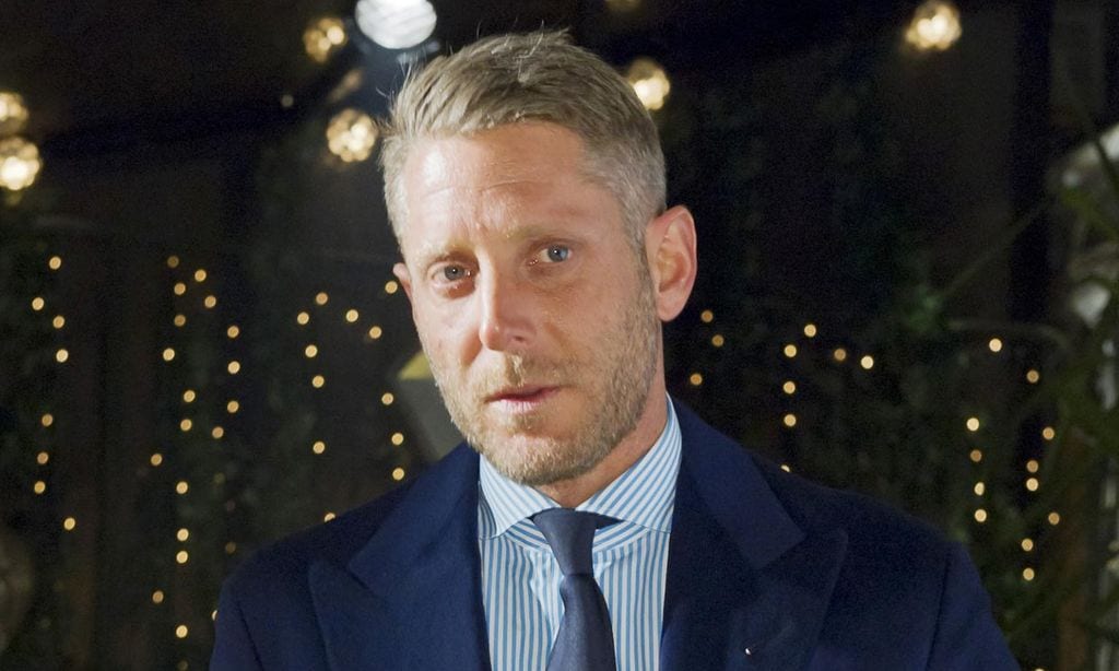 En ¡HOLA!, Lapo Elkann, en silla de ruedas mientras se recupera de un accidente que le tuvo diez días en coma
