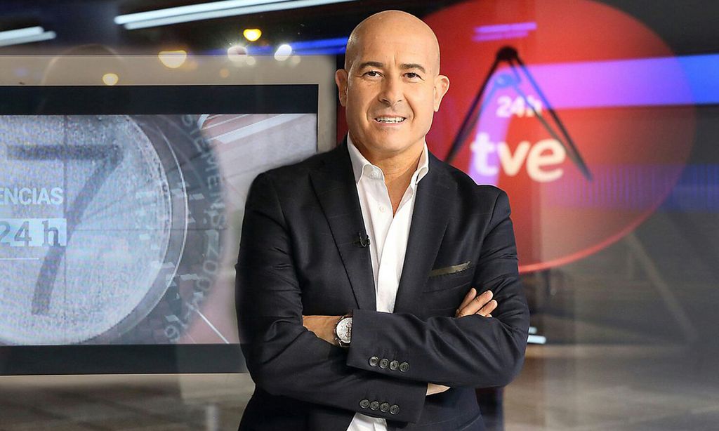 En ¡HOLA!, Andrés Pajares elige a Moisés Rodríguez, presentador del Canal 24 Horas, como 'padrino' de boda