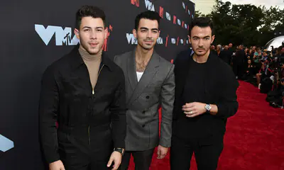 Los Jonas Brothers estrenan un videoclip de cine con Sophie Turner, Priyanka Chopra y Danielle Jonas