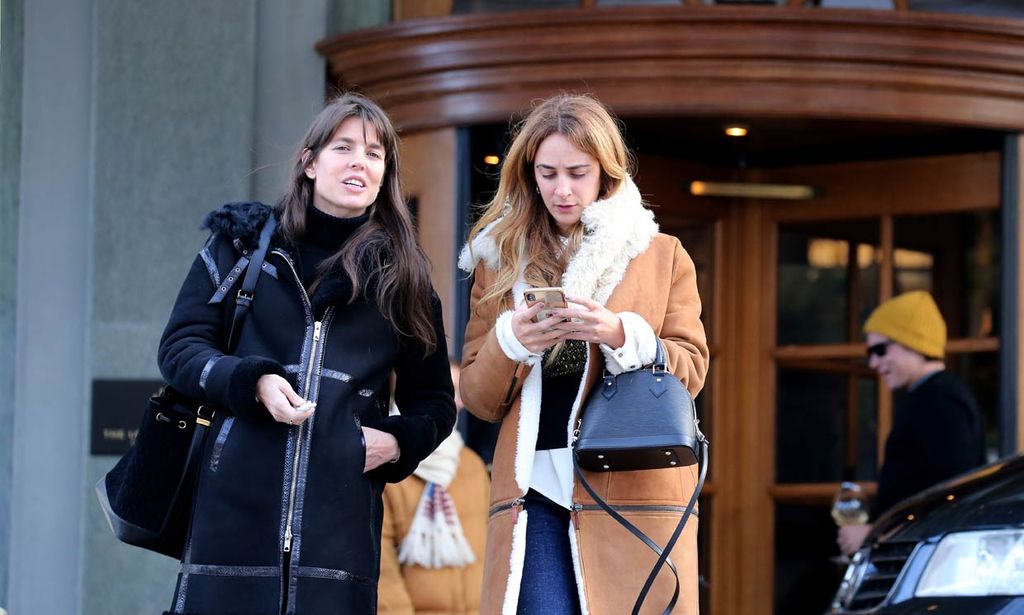 Carlota Casiraghi y una amiga en St. Moritz