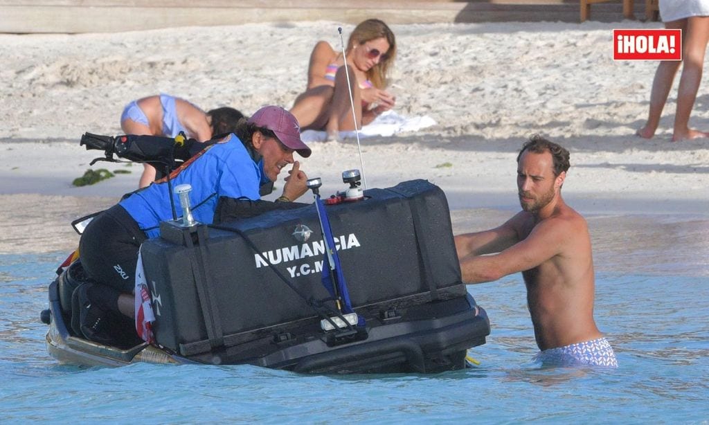 En ¡HOLA!: Álvaro de Marichalar y James Middleton, dos amigos en San Bartolomé
