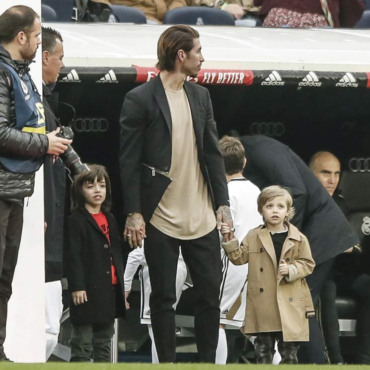 Sergio Ramos, con sus dos mejores admiradores en el campo: sus hijos Sergio y Marco