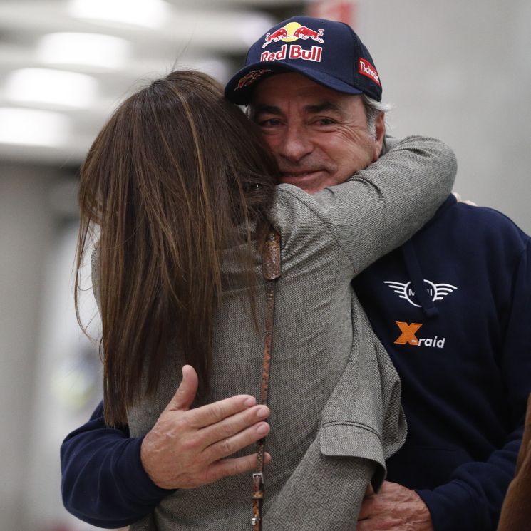 Carlos Sainz vuelve a casa tras ganar su tercer Dakar