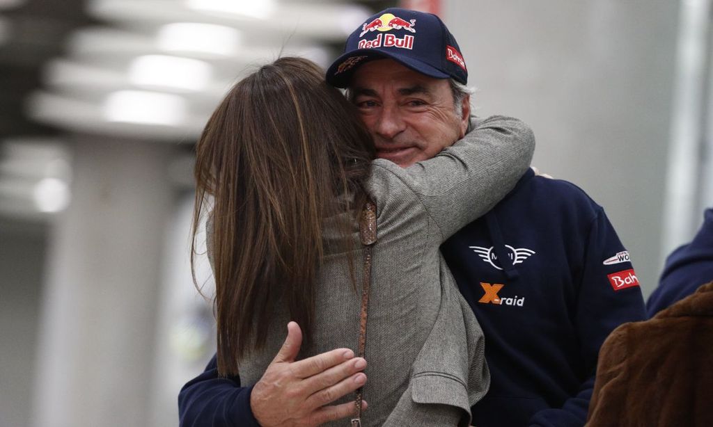Carlos Sainz vuelve a casa tras ganar su tercer Dakar