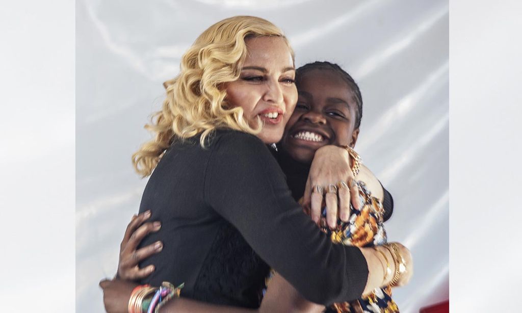 De la felicitación a su hija a sus imágenes con bastón: las luces y sombras de la gira de Madonna