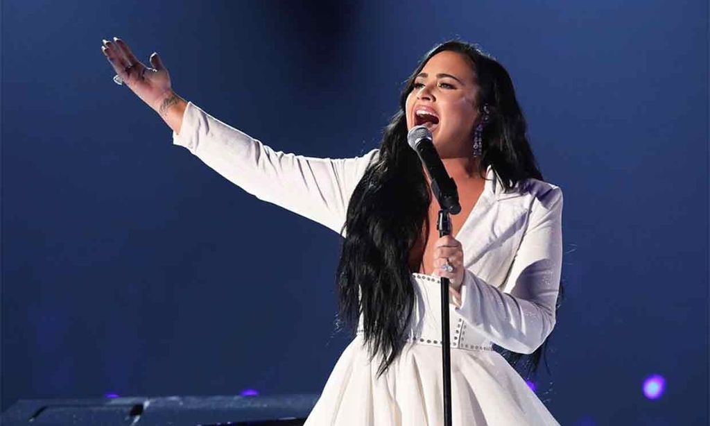 Demi Lovato ha vuelto a cantar dos años después de estar a punto de perder la vida