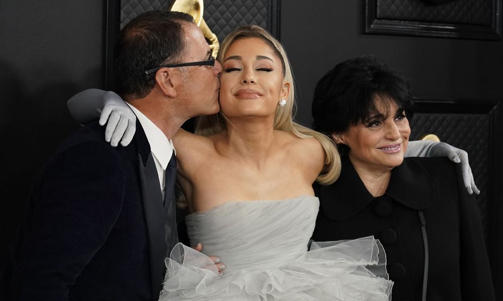 ¡No sin mis padres! Los bonitos gestos de Ariana Grande y Camila Cabello en los Grammy