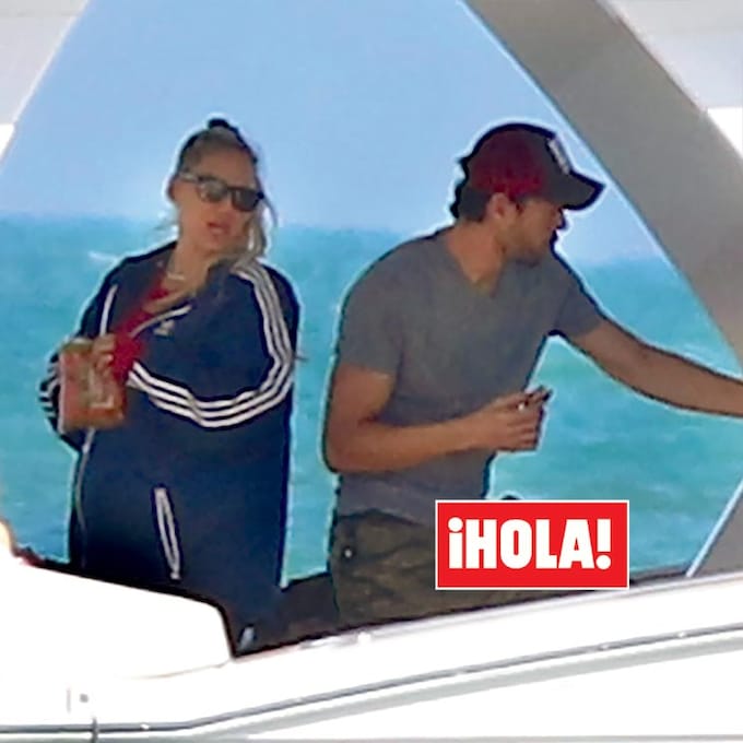 En ¡HOLA!, Enrique Iglesias y Anna Kournikova: las imágenes exclusivas que confirman su embarazo