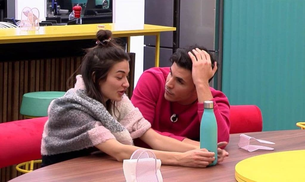 Estela Grande y Kiko Jiménez protagonizan un intenso acercamiento