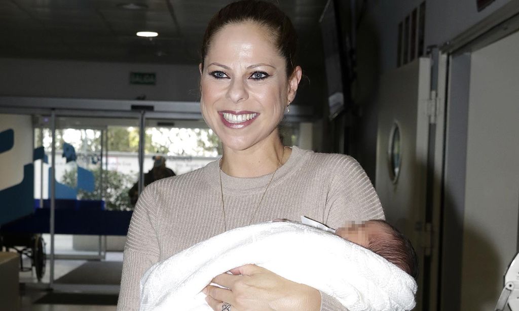Pastora Soler se va a casa con su segunda hija, Vega