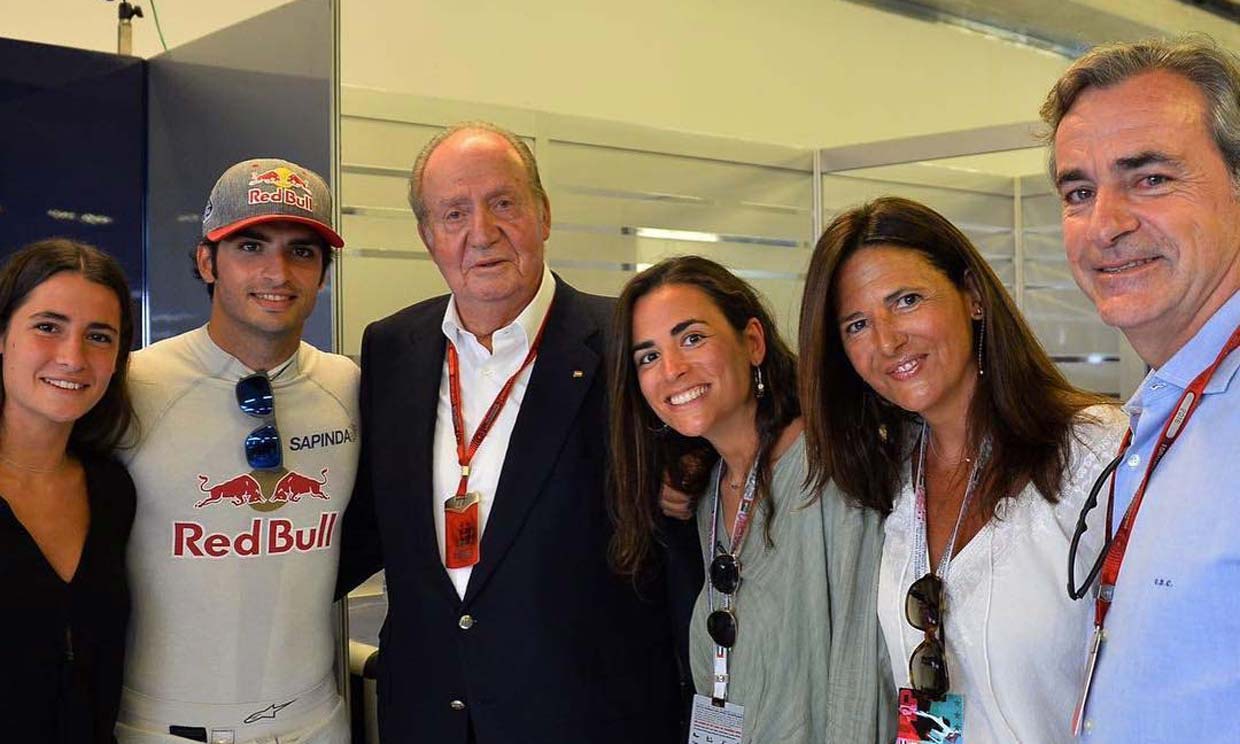 La familia Sainz al completo junto al rey Juan Carlos