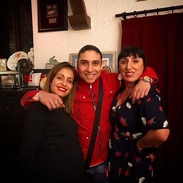 Hiba Abouk, noche flamenca con amigos antes de dar la bienvenida a su bebé 