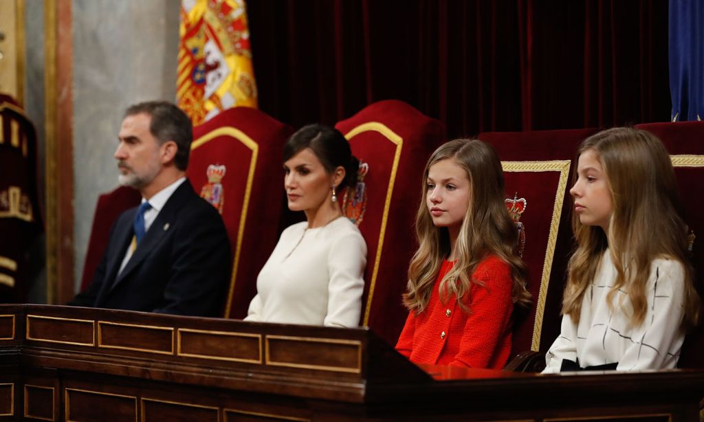 Un aplauso de casi cuatro minutos, el color de moda de Leonor y Sofía... Las curiosidades de la jornada