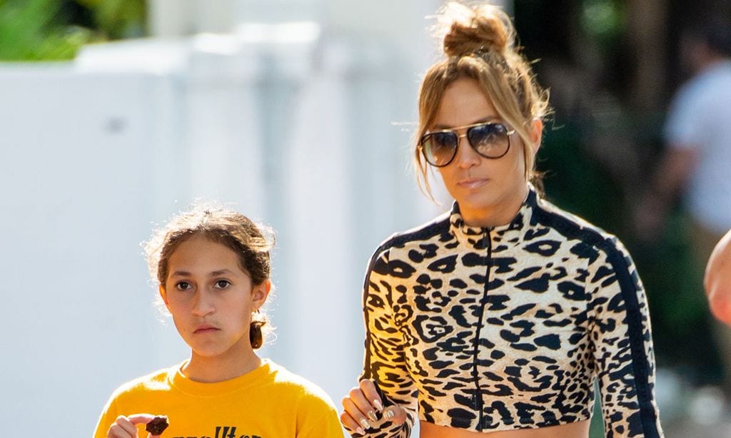 El descanso de las 'campeonas': Jennifer Lopez y su hija Emme, día de chicas tras el éxito en la Super Bowl