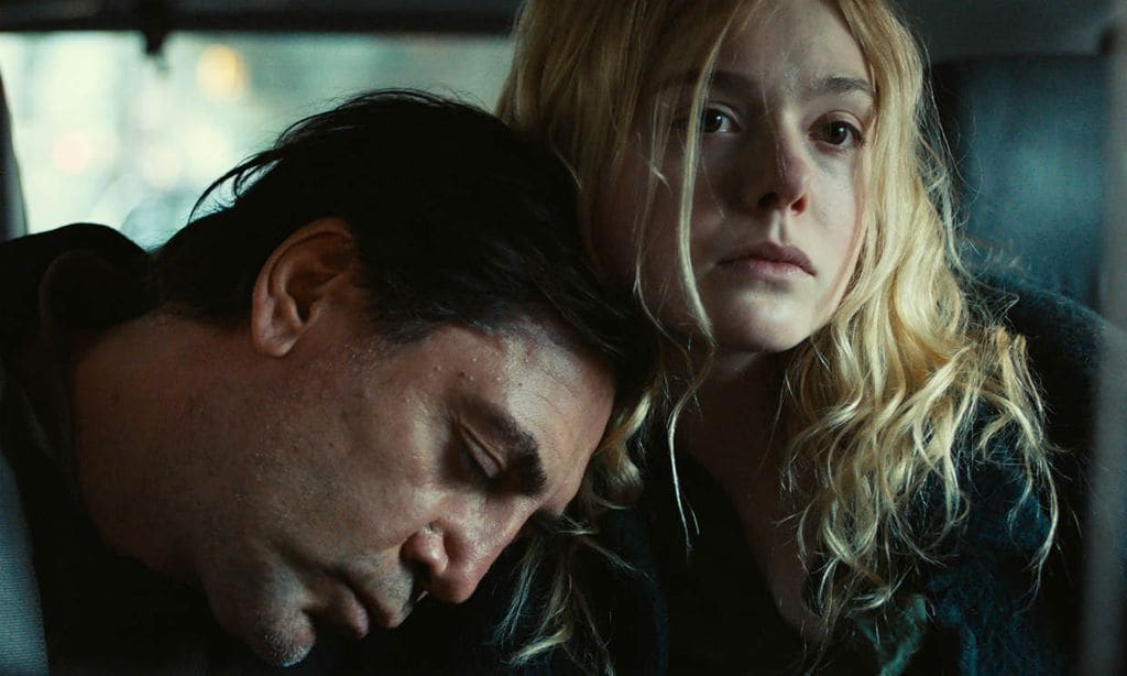 Javier Bardem y Elle Fanning, padre e hija en el drama 'The roads not taken'