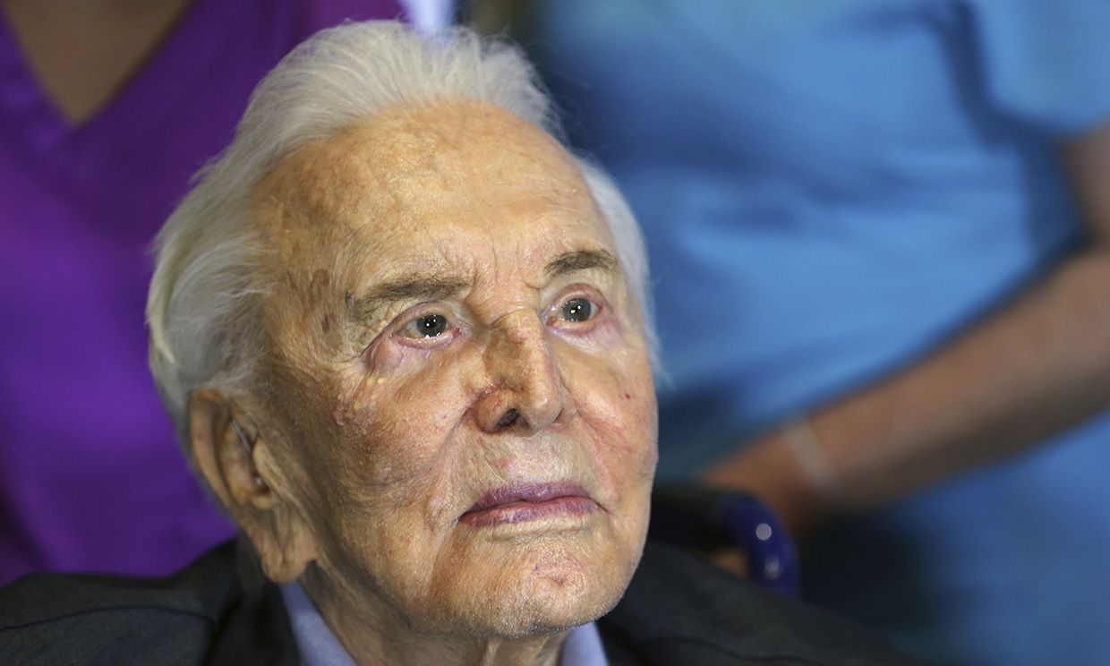 Las redes se llenan de despedidas y halagos a Kirk Douglas