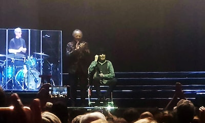 Joaquín Sabina sufre 'pequeñas fracturas en su hombro izquierdo' tras caerse del escenario