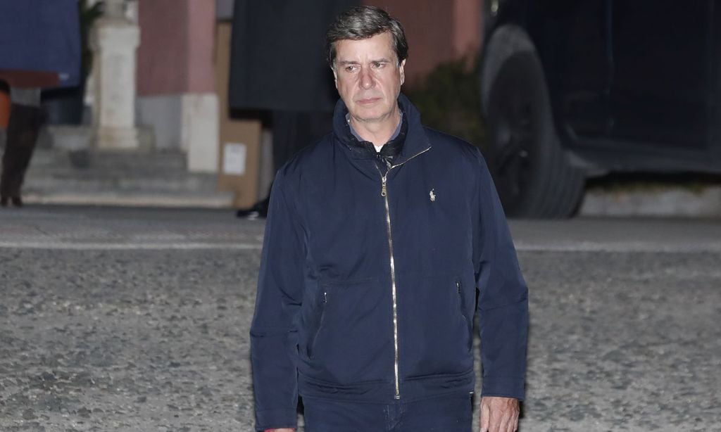 Cayetano Martínez de Irujo recibe el alta hospitalaria tras superar sus problemas intestinales