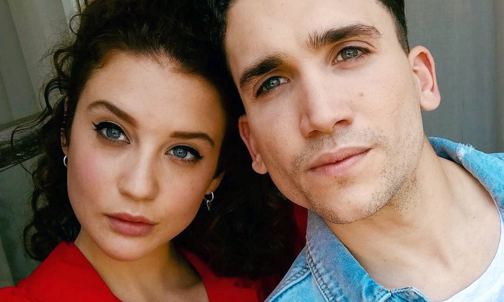 En ¡HOLA!: María Pedraza y Jaime Lorente, cumpleaños de 'Élite'