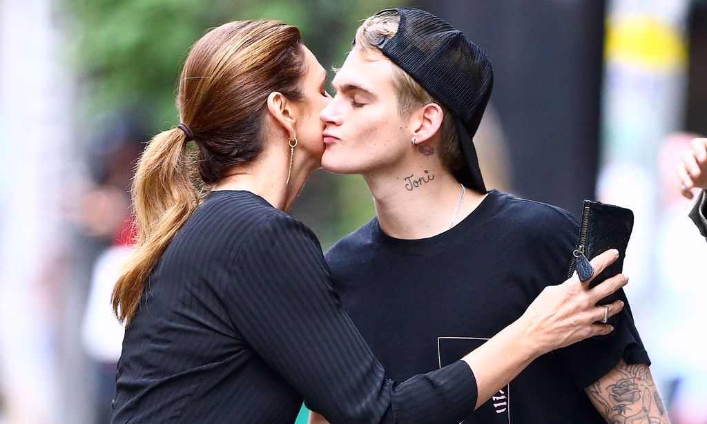 Cindy Crawford cumple años preocupada por su hijo Presley