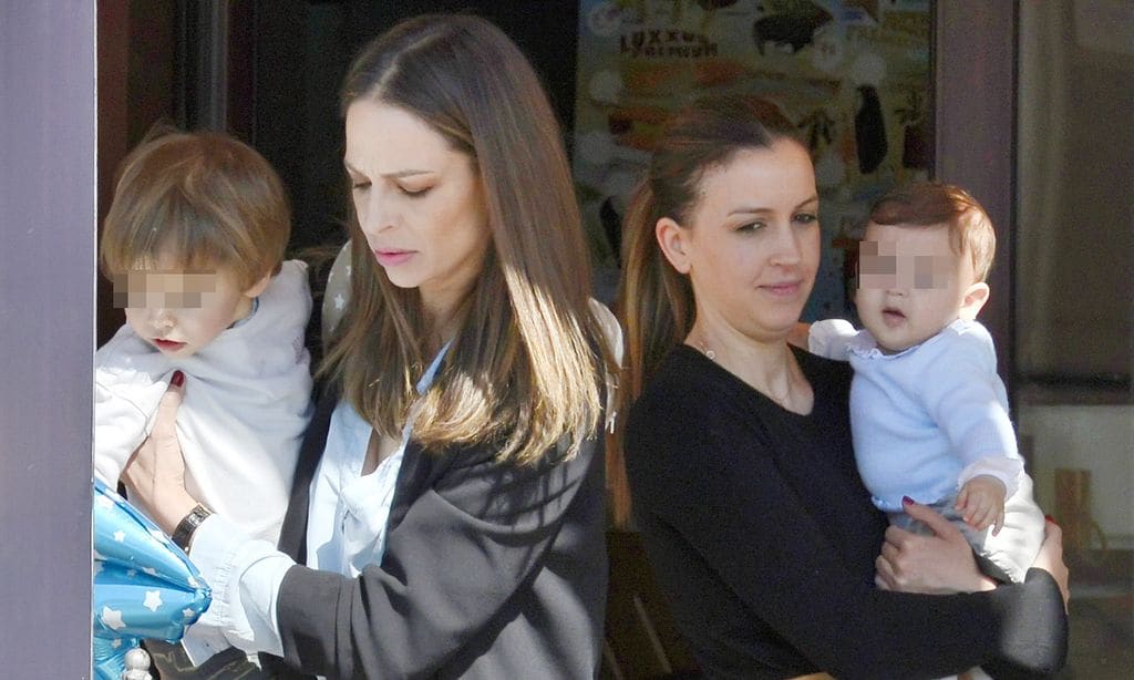 Eva González y el pequeño Cayetano: reunión de primos en Sevilla