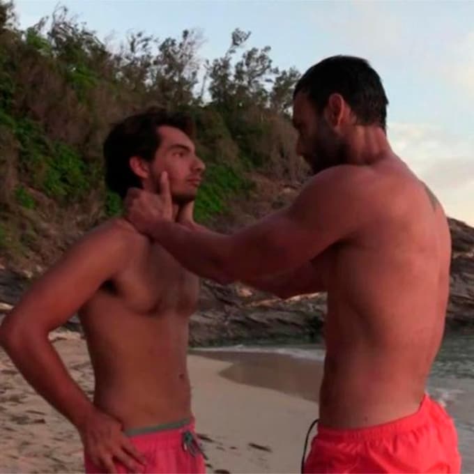 Alejandro Reyes explota y encuentra un 'hermano mayor' dentro de la isla