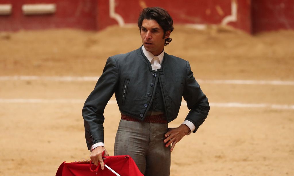 Entre multitudes y sin Eva González: Cayetano Rivera torea por una emotiva causa en Aranda de Duero