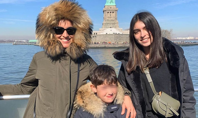 Blanca Romero, con su hija Lucía Rivera y su hijo Martín en Nueva York