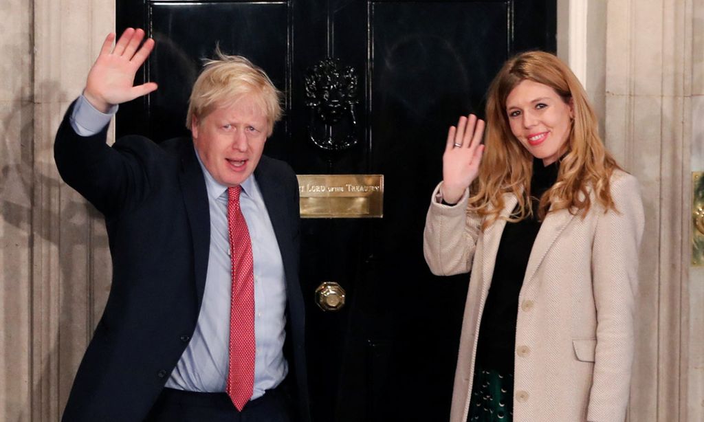 Carrie Symonds, la prometida de Boris Johnson, quiere dar a luz en su casa