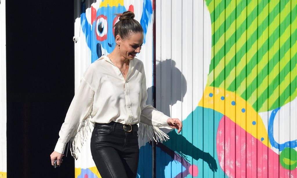La alegría de Eva González al ver a sus sobrinos, Carmen y Curro, en el cumpleaños de su hijo