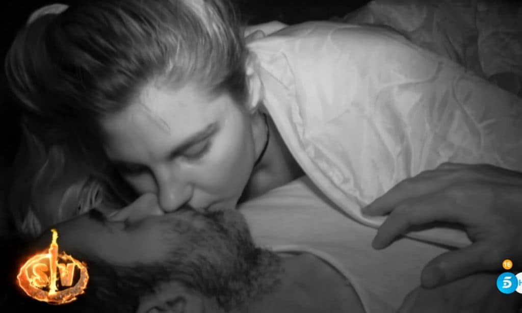 Primera noche romántica de Ivana y Hugo a la luz de la luna de Honduras
